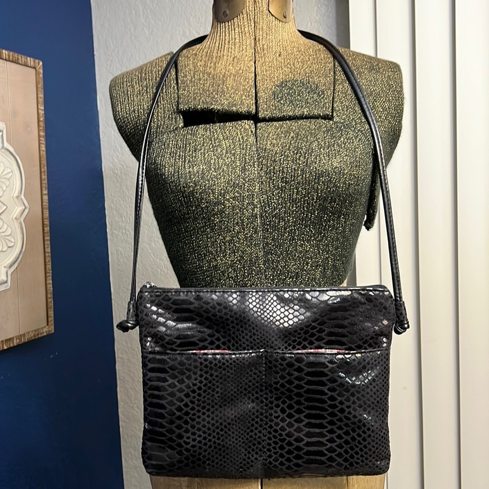 VTG BLACK LEATHER FAUX PYTHON BAGS BY PINKY BAG